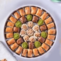 Baklava-Special-With-Walnut-On-The-Tray-2