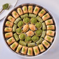 Karakoy-Güllüoğlu-Baklava-Special-With-Pistachio-On-The-Tray