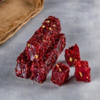 Koskeroglu Coated with Barberries Pomegranate Turkish Delight with Pistachio 1000 gr (35.28oz)