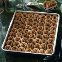 Koskeroglu Luxury Baklava with Walnut on a Tray 3000 gr (105.82oz)