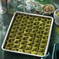 Koskeroglu Pistachio Pack Baklava on a Tray 3250 gr (114.64oz)