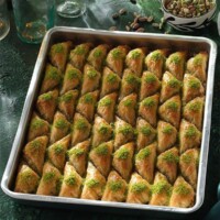 Koskeroglu Sobiyet Baklava with Pistachio on a Tray